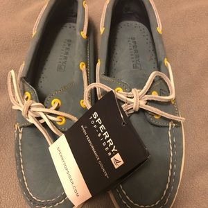 NWT Sperry top siders, color-blue, size 7.5